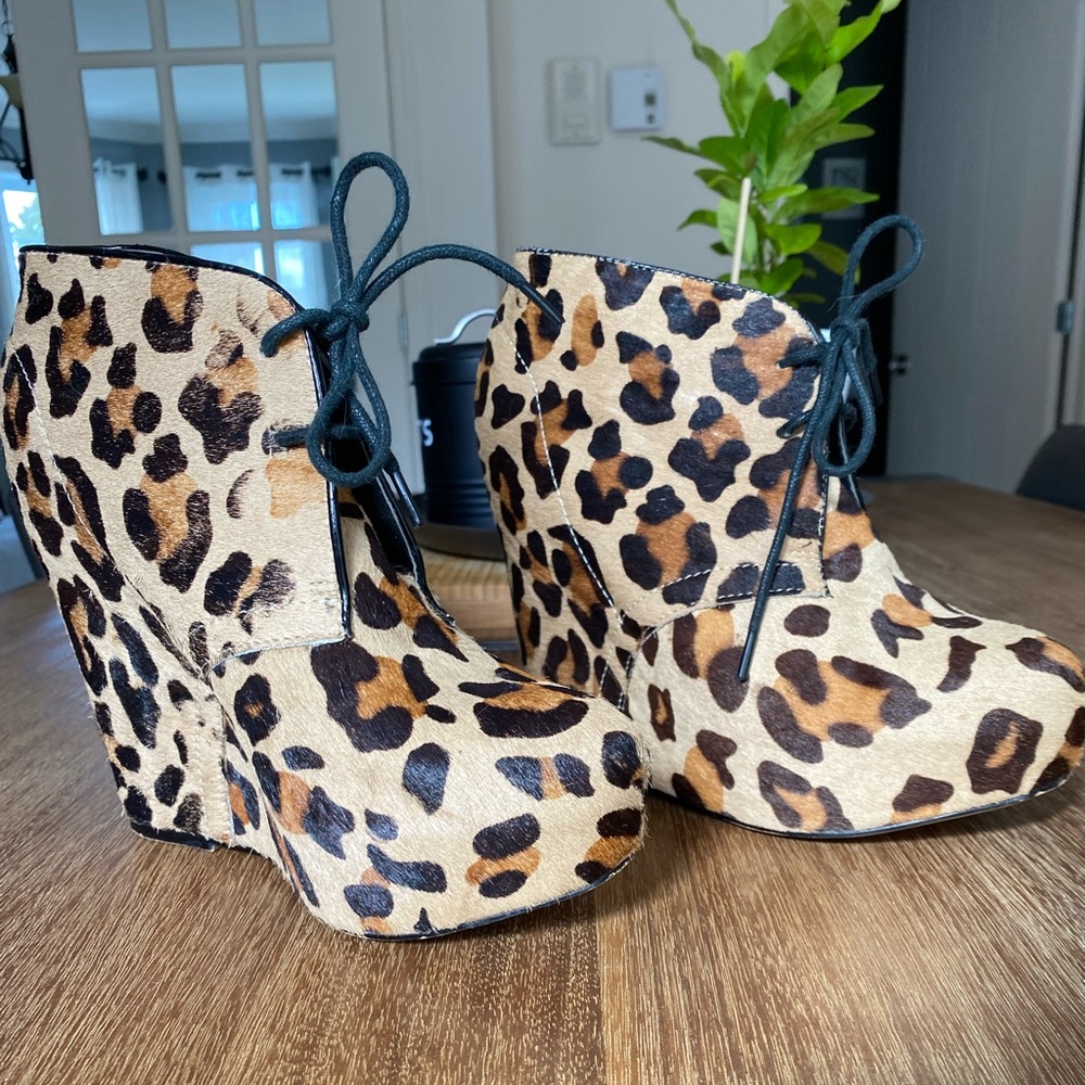 STEVE MADDEN | Leopard Annnie-L bootie - Picture 1 of 7